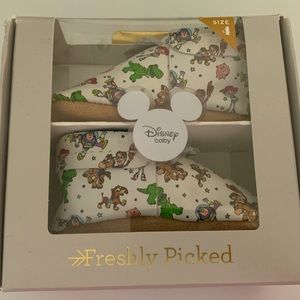 TOY STORY FRESHLY PICKED MOCCS SIZE 4 BRAND NEW